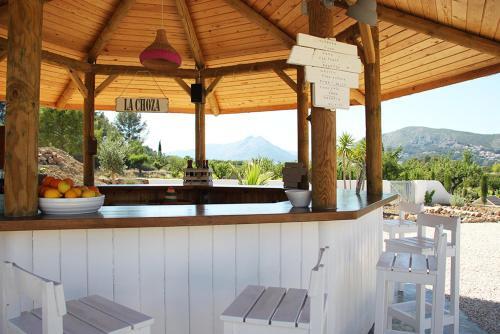 La Choza bar with mountain views at Cuatre Finques